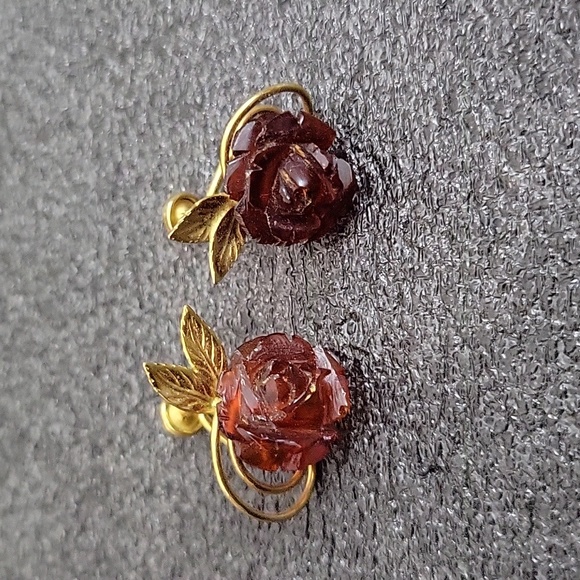 Vintage bakelite rose 12k GF screw Earrings - Picture 4 of 4